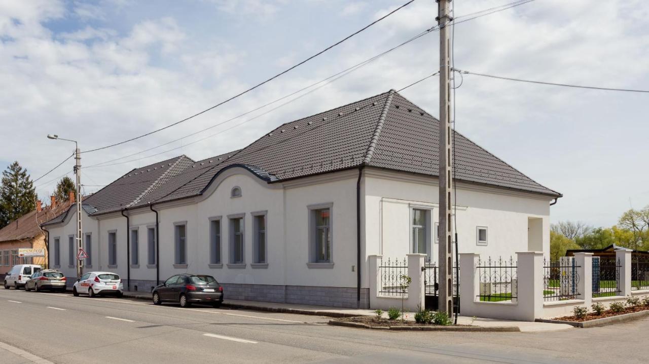 Notarius Vendeghaz Bed & Breakfast Poroszlo Exterior photo