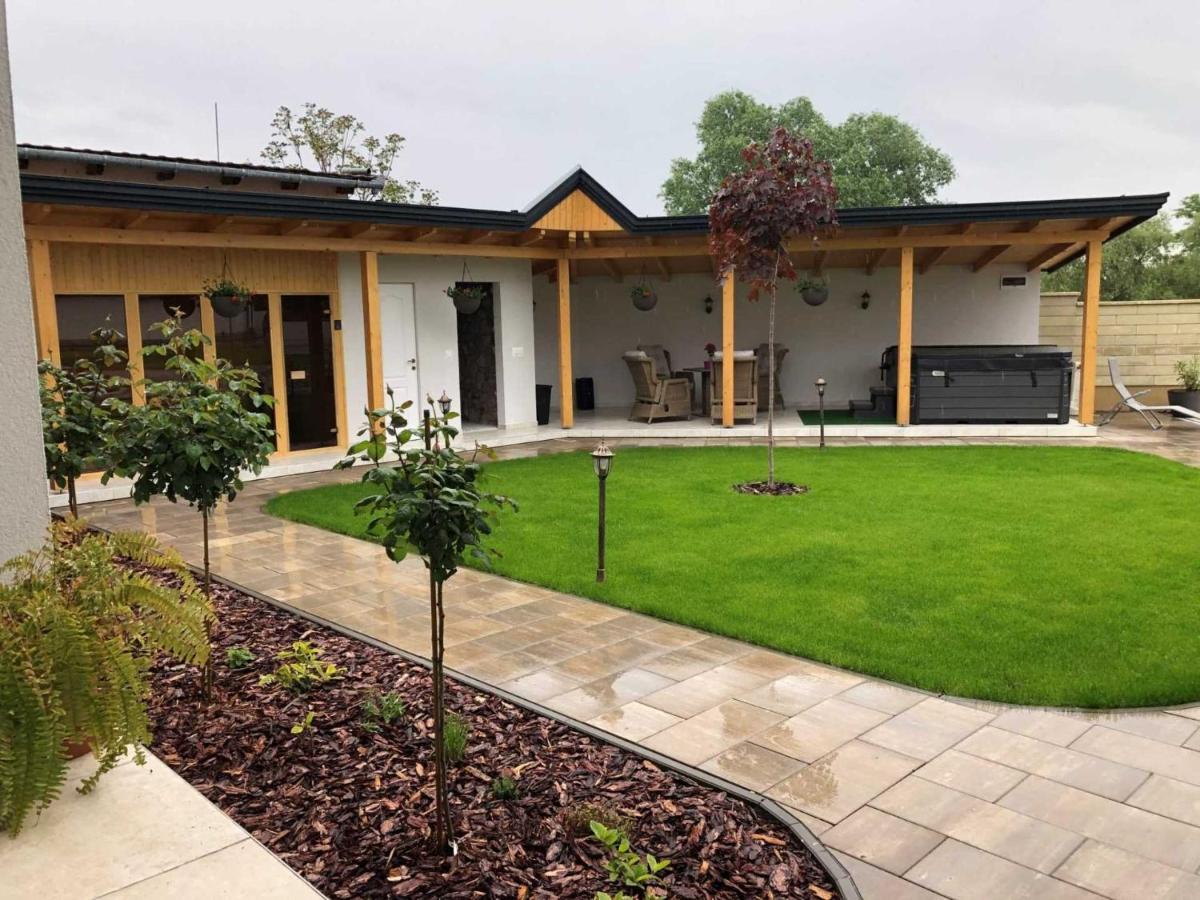 Notarius Vendeghaz Bed & Breakfast Poroszlo Exterior photo