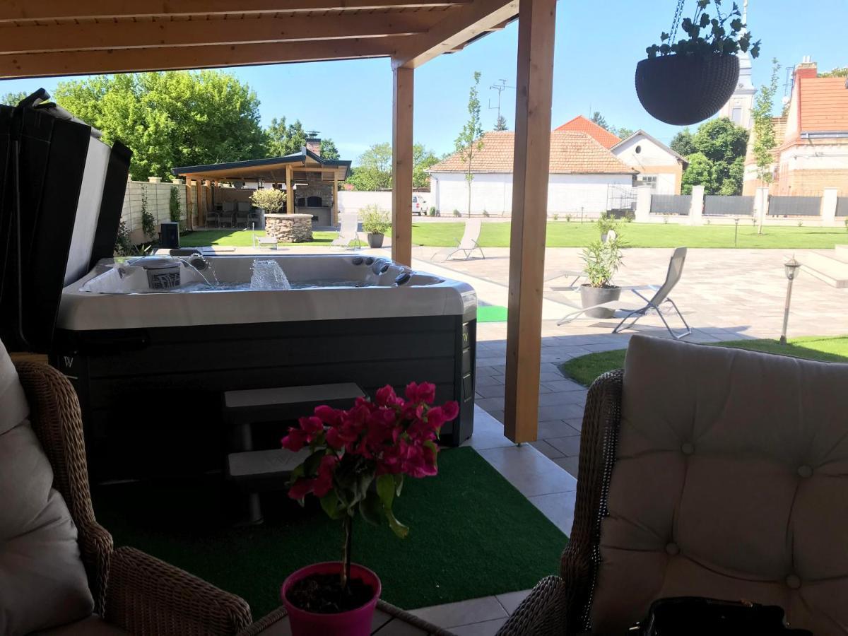 Notarius Vendeghaz Bed & Breakfast Poroszlo Exterior photo
